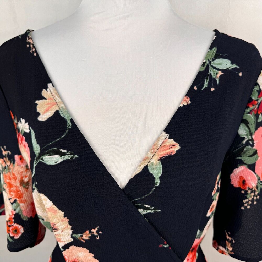 Trixxi Clothing Co Romper Sz S Black Navy Floral Ruffled Sleeve Surplice Wrap - Picture 4 of 9